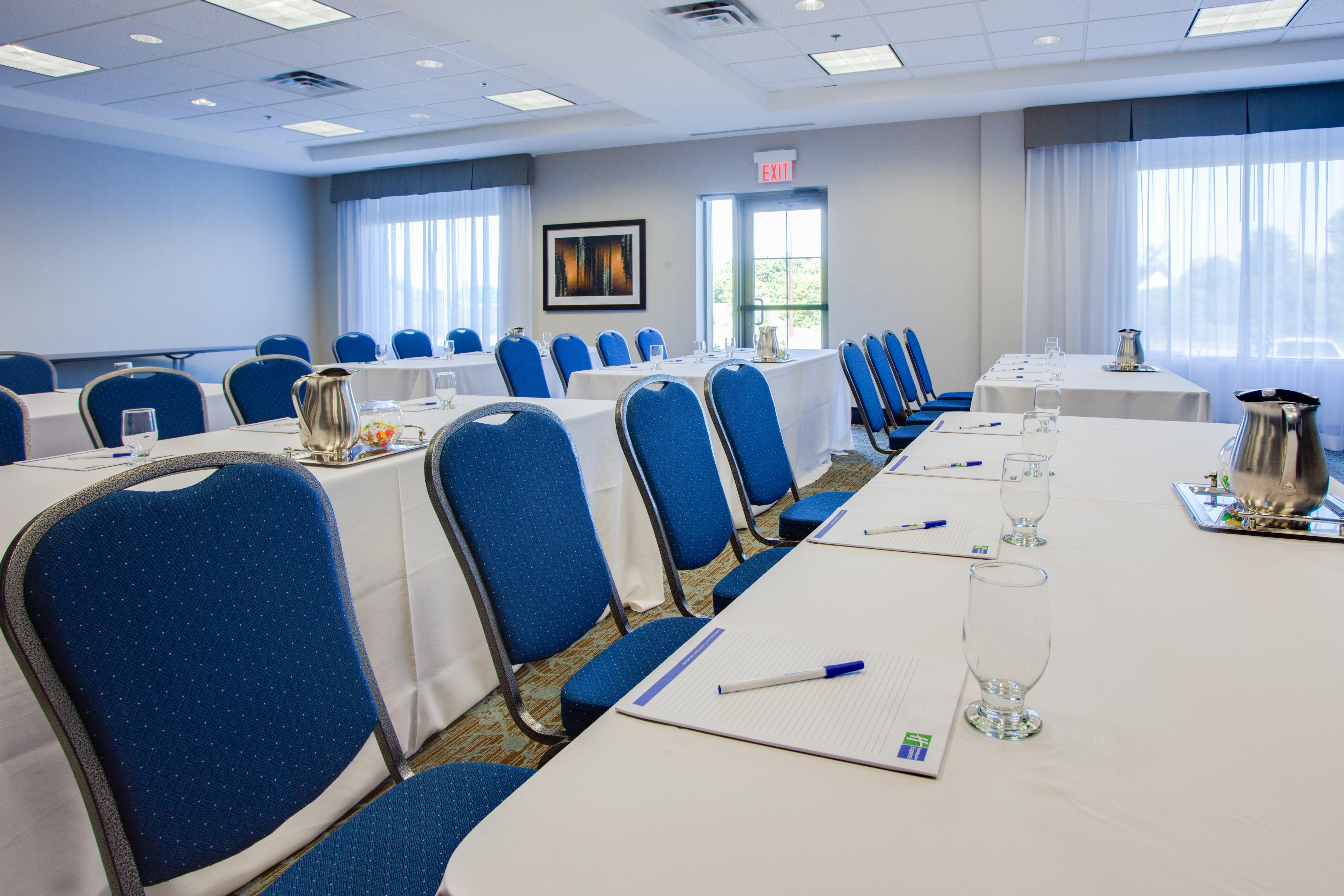 Holiday Inn Express & Suites Ottawa East-Orleans By Ihg Exterior photo