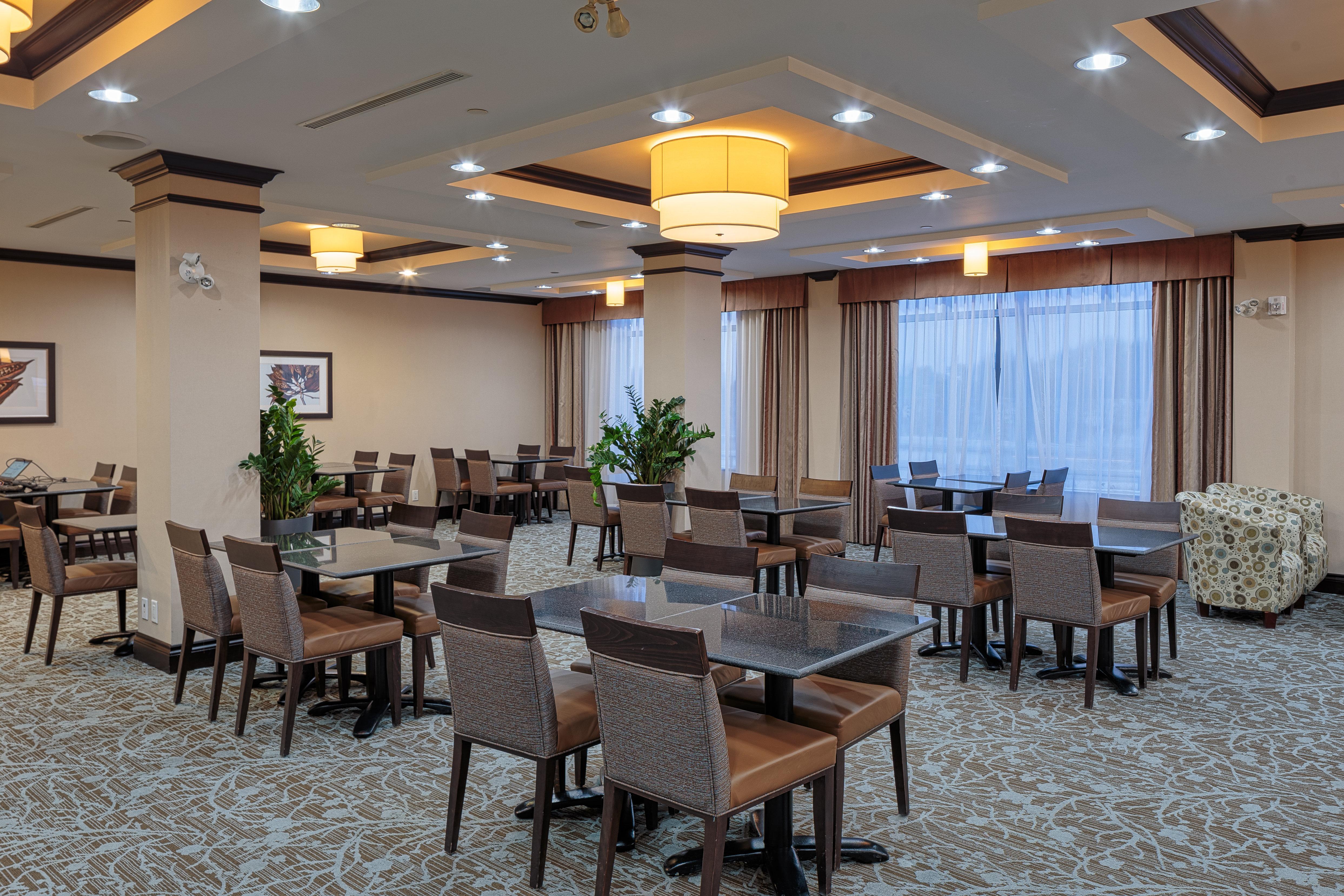 Holiday Inn Express & Suites Ottawa East-Orleans By Ihg Exterior photo