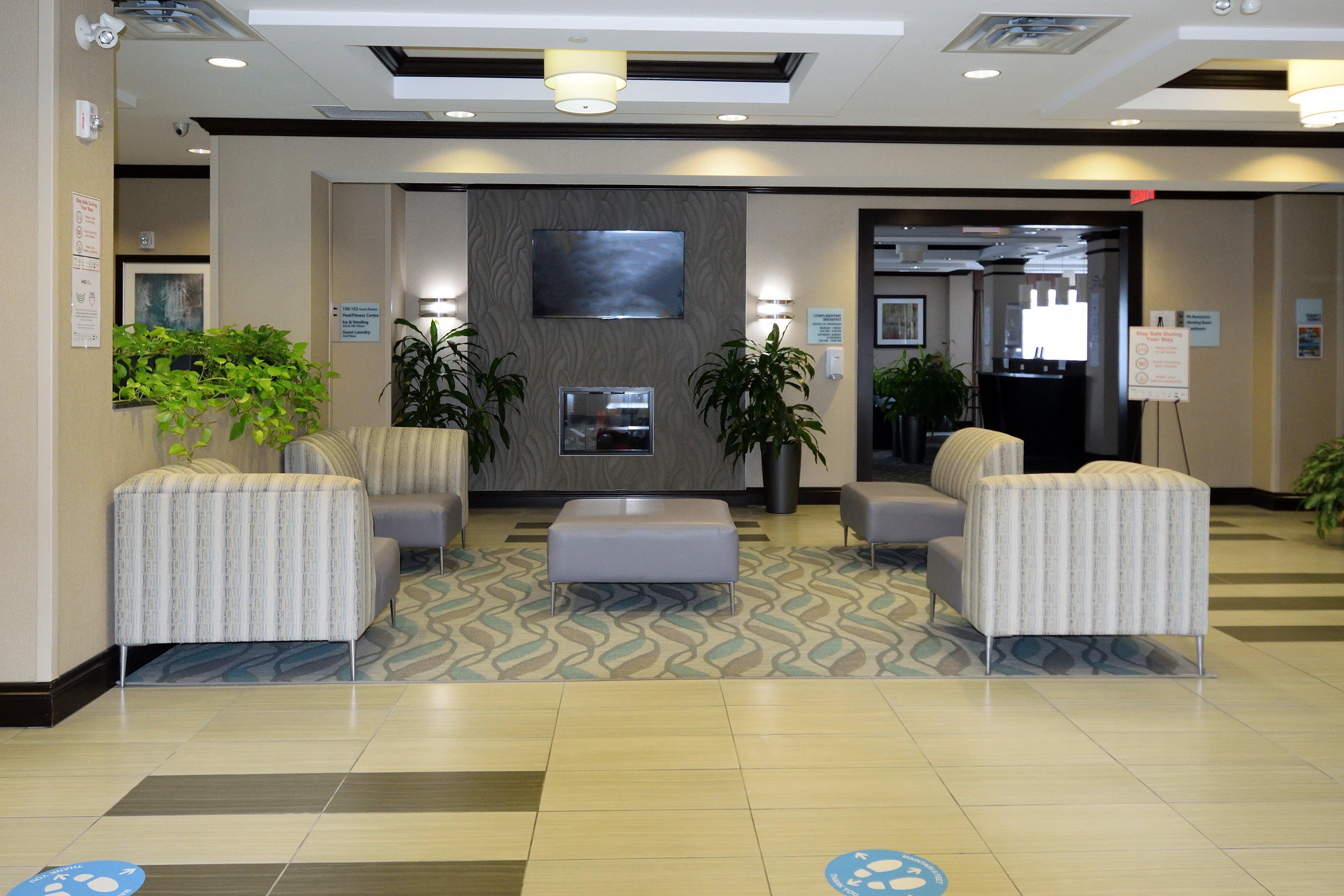 Holiday Inn Express & Suites Ottawa East-Orleans By Ihg Exterior photo