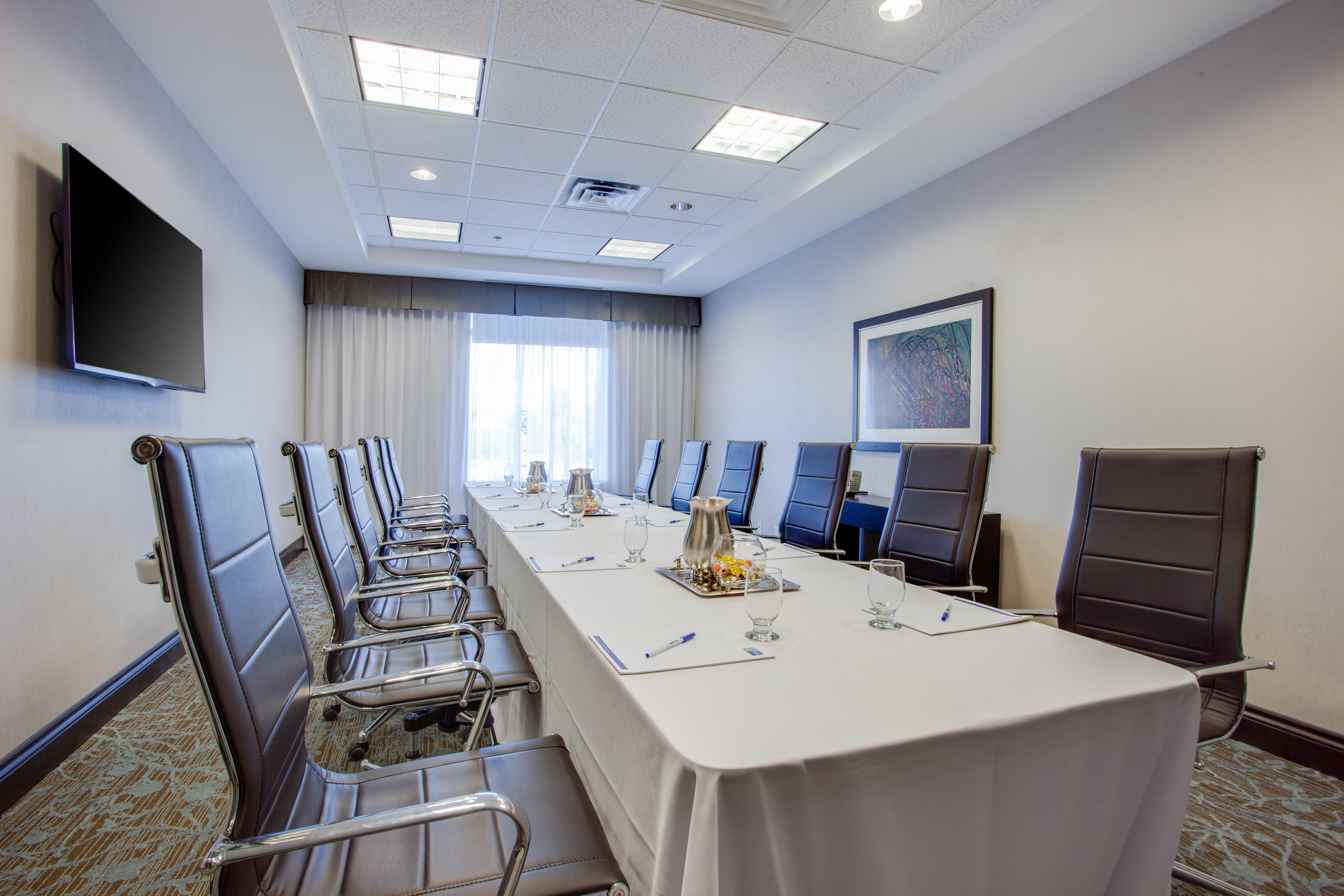 Holiday Inn Express & Suites Ottawa East-Orleans By Ihg Exterior photo