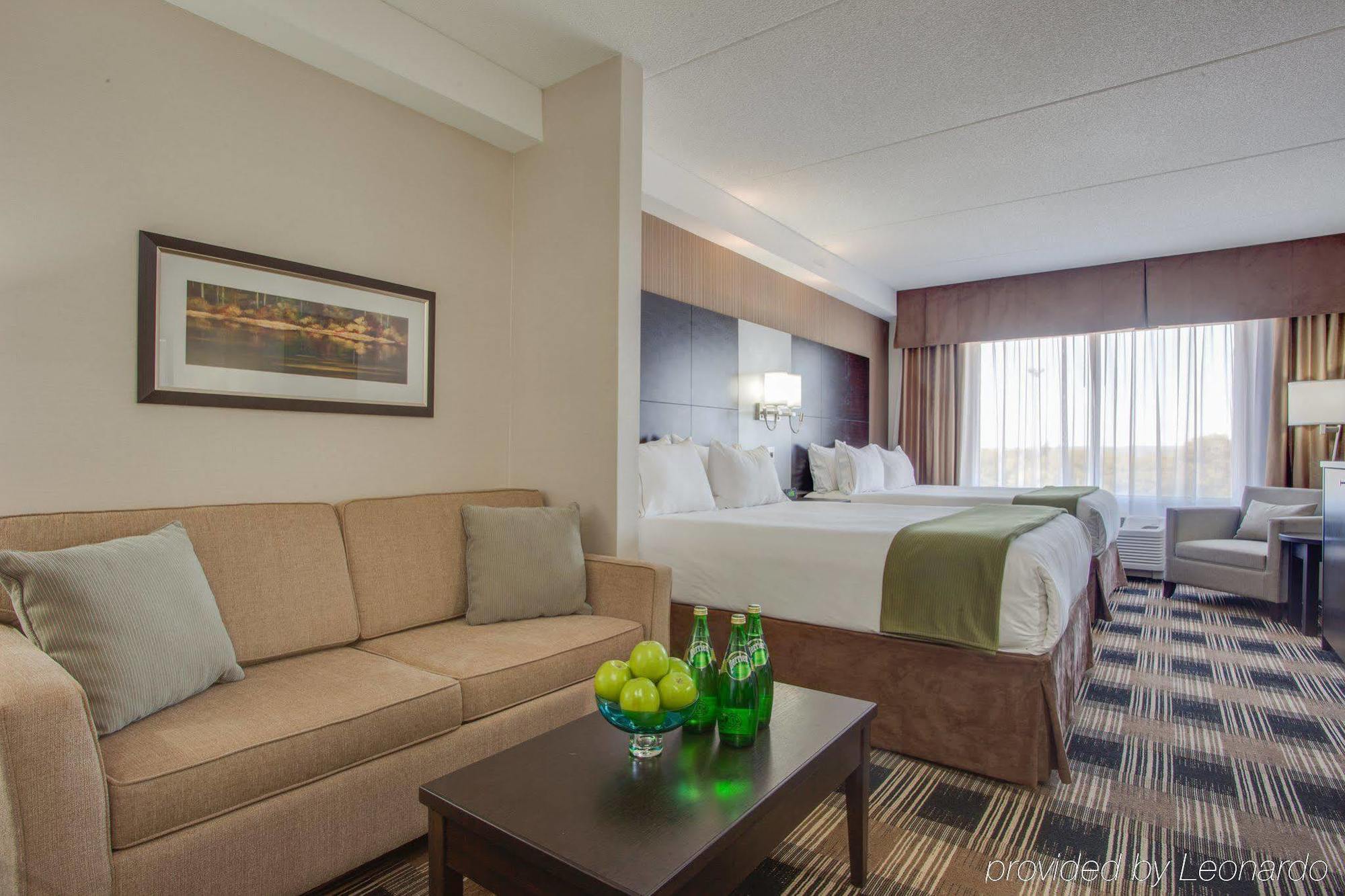 Holiday Inn Express & Suites Ottawa East-Orleans By Ihg Exterior photo